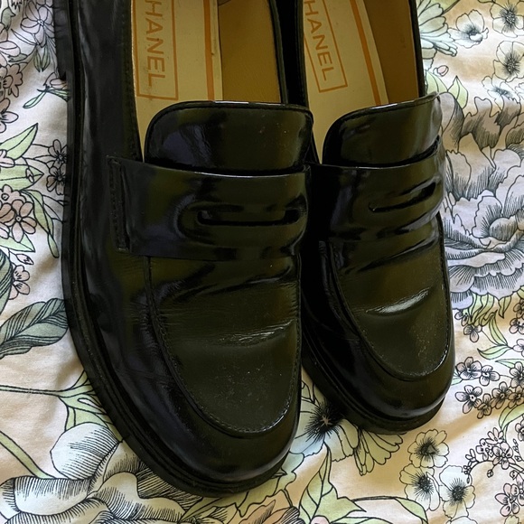 CHANEL Glossy Black Leather Loafers - Picture 2 of 6
